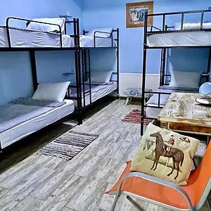 tbil-home-hostel.alltbilisihotels.com/